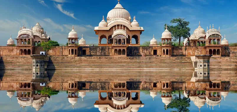 Best Places to Visit Between Delhi and Agra