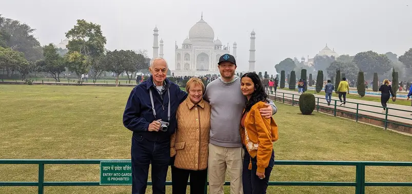 tourists group tour at taj mahal agra