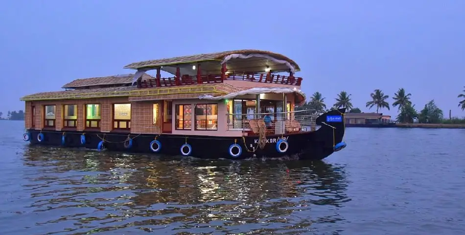 Alleppey Travel Guide | Kerala Backwaters & Houseboat Experience