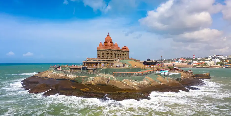 14 Days Golden Triangle with Kerala Beaches, Backwaters and Wildlife